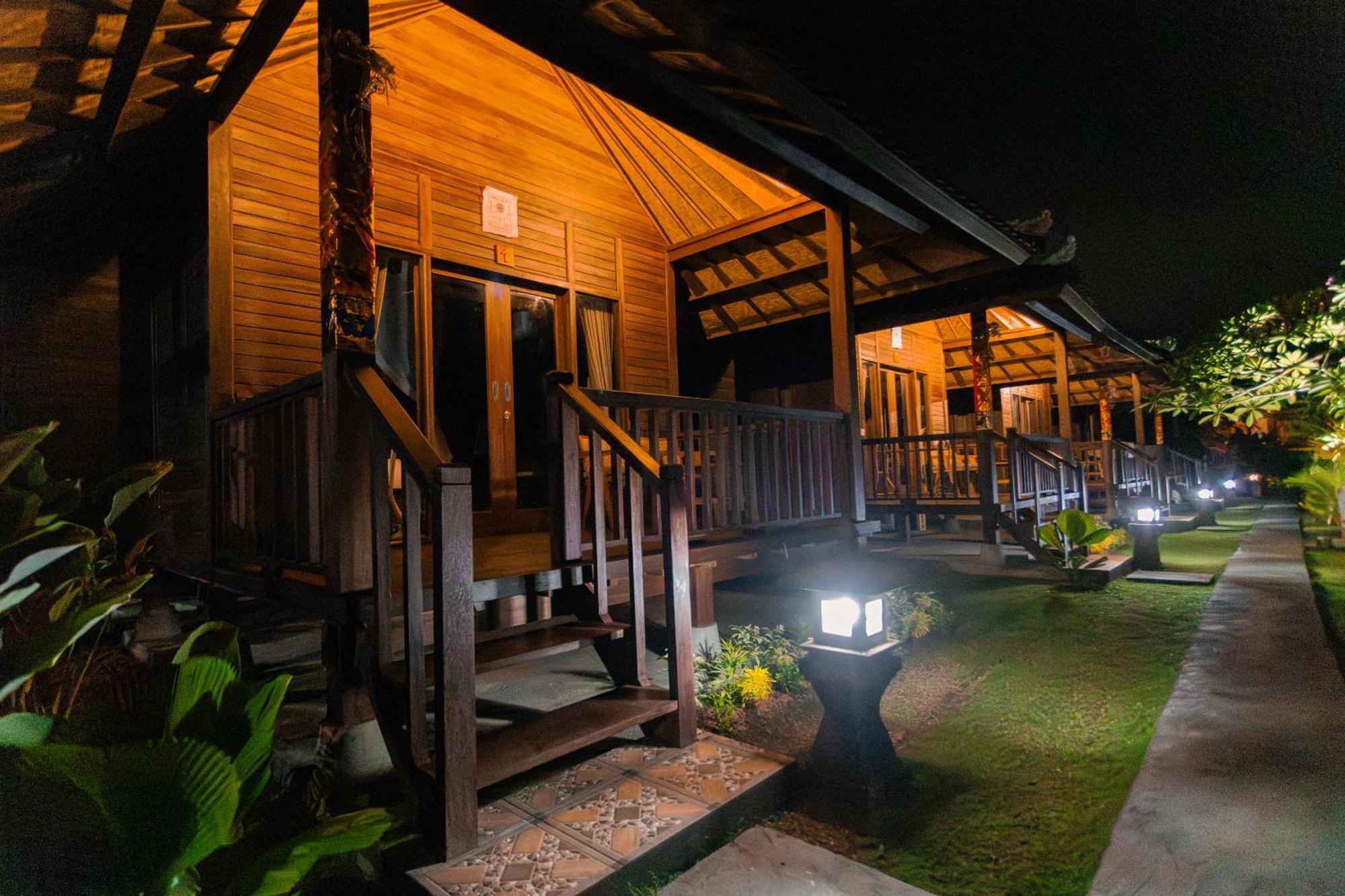 Sunset Star Huts Hotel Lembongan Buitenkant foto